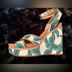 Gianni Bini Platform Wedge Banana Leaf Strappy Heel, 9